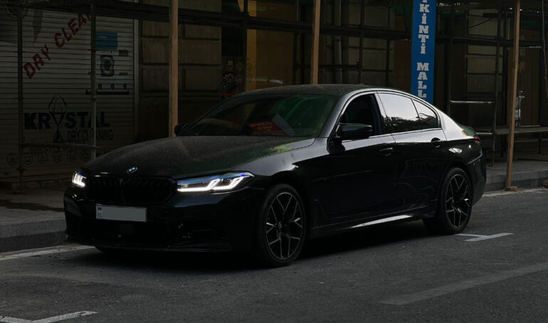 2021 BMW 530