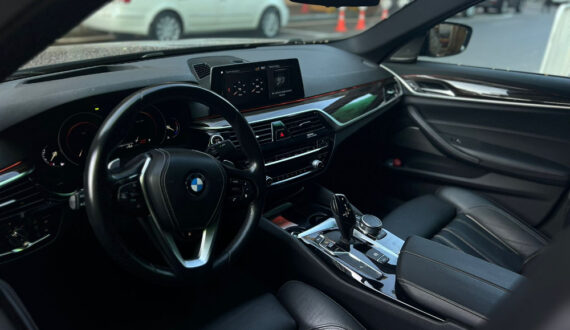 2021 BMW 530