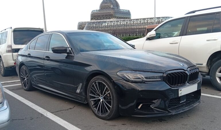 2021 BMW 530