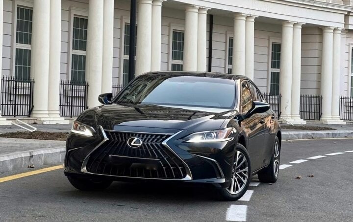 2023 Lexus ES200