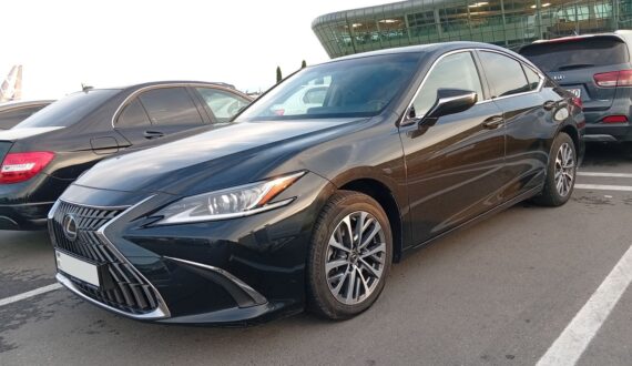 2023 Lexus ES200