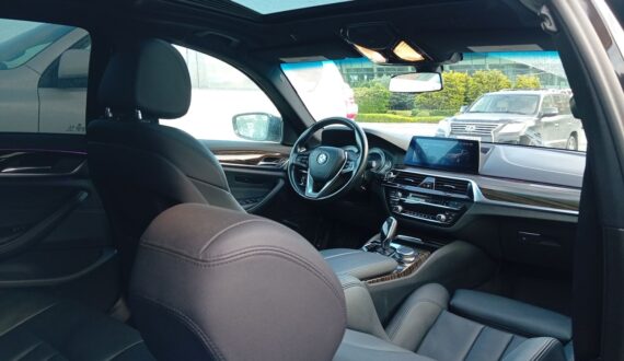 2021 BMW 530