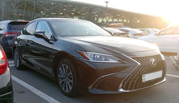 2023 Lexus ES200