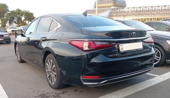 2023 Lexus ES200