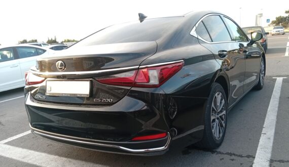 2023 Lexus ES200